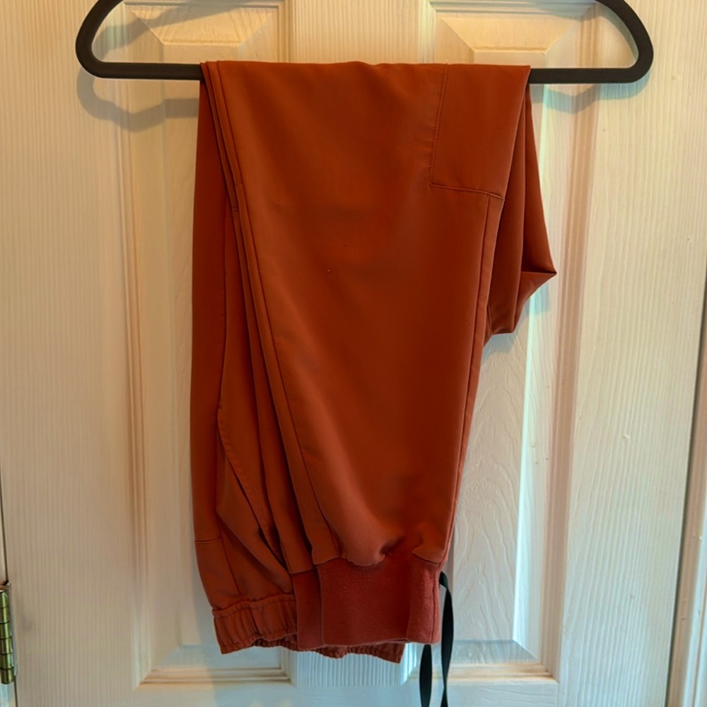 Men’s Scrub Bottoms - Tansen Jogger - Small - Burnt Orange